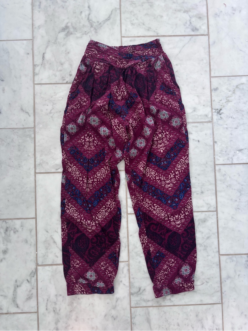 American Eagle Outfitters Burgundy Geometric Print Flowy Pocket Pants Size Small